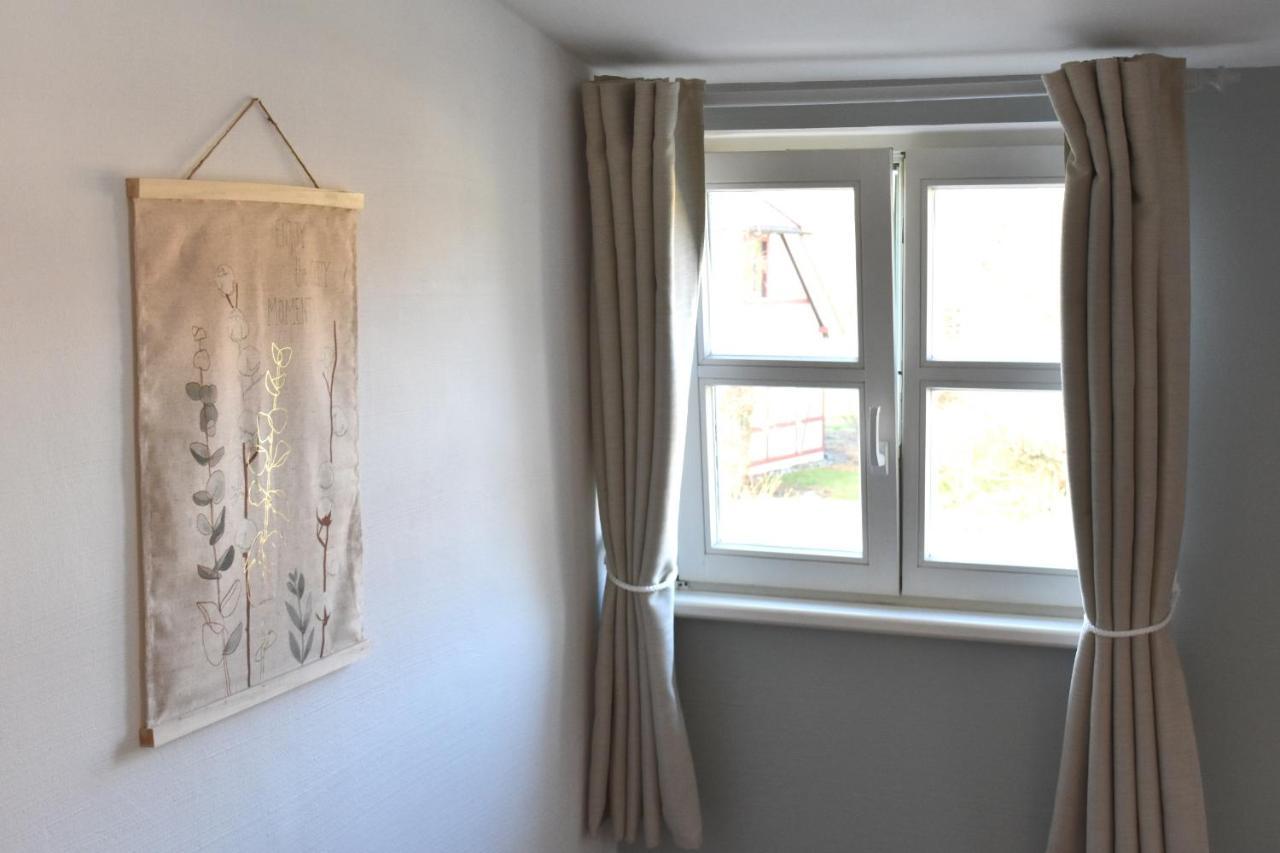 Schöne 54qm 2 Zimmer Ferienwohnung 1-4 Personen an der Kreptitzer Heide auf Rügen - Wandern Fahrradfahren und Meer Dranske Exterior foto